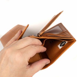 A. Eriksson Oy Rosala Rose, iso nahkalompakko isolla ajokorttipaikalla, konjakki