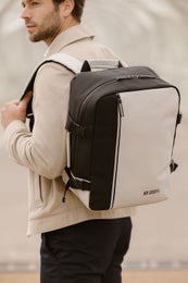 Enrico Benetti | Ryanair 40cm vedenpit&auml;v&auml; matkareppu, musta-beige