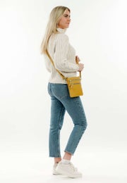 Emily & Noah | Emma k&auml;nnykk&auml;laukku, pitk&auml; hihna | keltainen