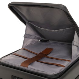 The Chesterfield Brand, Zuna | Lentolaukku etutaskulla (KLM 55x35x22cm), urban graphite