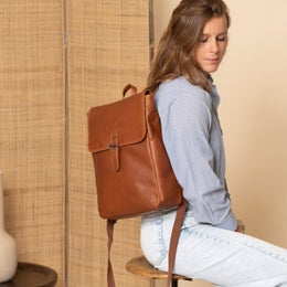 The Chesterfield Brand | Farrow - nahkainen tietokonereppu (PC 14" + tabletti 10,2"), konjakki