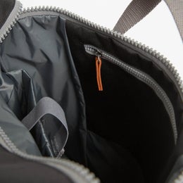 Roka London Finchley A SMALL - ekologinen reppu (13-14") | Ash (musta)