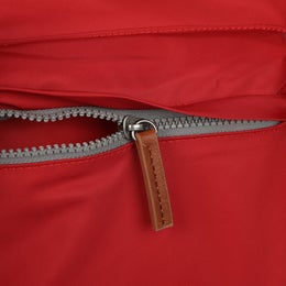 Roka Kennington B Recycled nylon | Olkalaukku | Cranberry