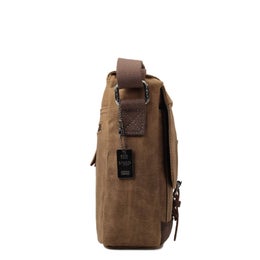 Troop London - Canvaskankainen A4 l&auml;pp&auml;laukku tablettitaskulla | 0443 ruskea