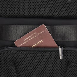 Beagles | Tietokonereppu rintaremmill&auml; (PC 15") | 23379 musta