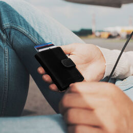 The Chesterfield RFID-suojattu mekanismilompakko | Loughton, Black