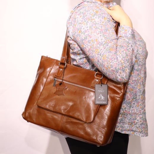 The Monte  nahkainen tilava olkalaukku tablettiosastolla 6052956, konjakinruskea