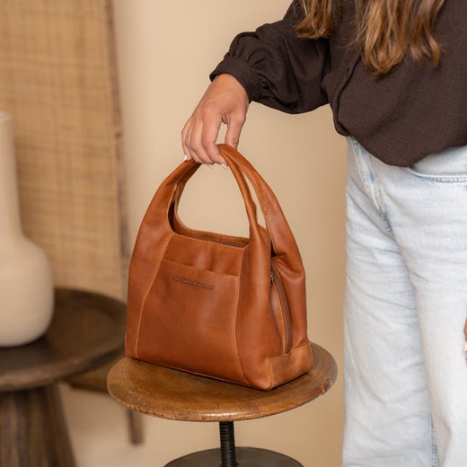 The Chesterfield Brand, Lunera - Nahkainen k&auml;silaukku (sis. pitk&auml;n hihnan), konjakki