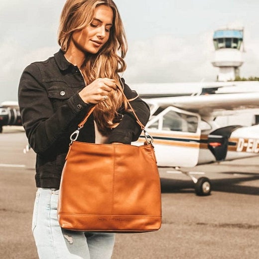 The Chesterfield Brand,  Amelia - Nahkainen olkalaukku vaihtohihnalla, konjakki